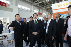 <b>交通运输部长李小鹏参访华为智慧交通展区</b>